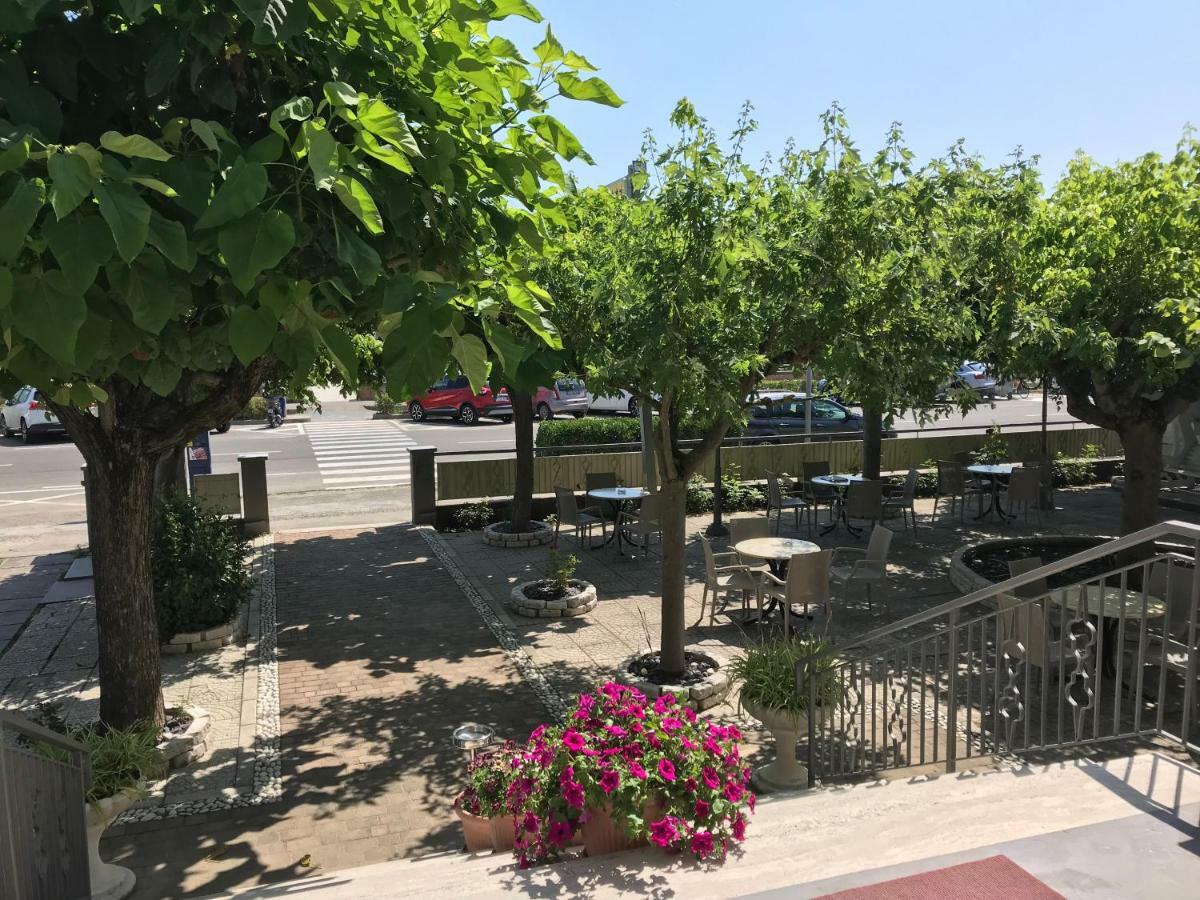 Hotel Moderno - Bed & Breakfast Cervia Zewnętrze zdjęcie